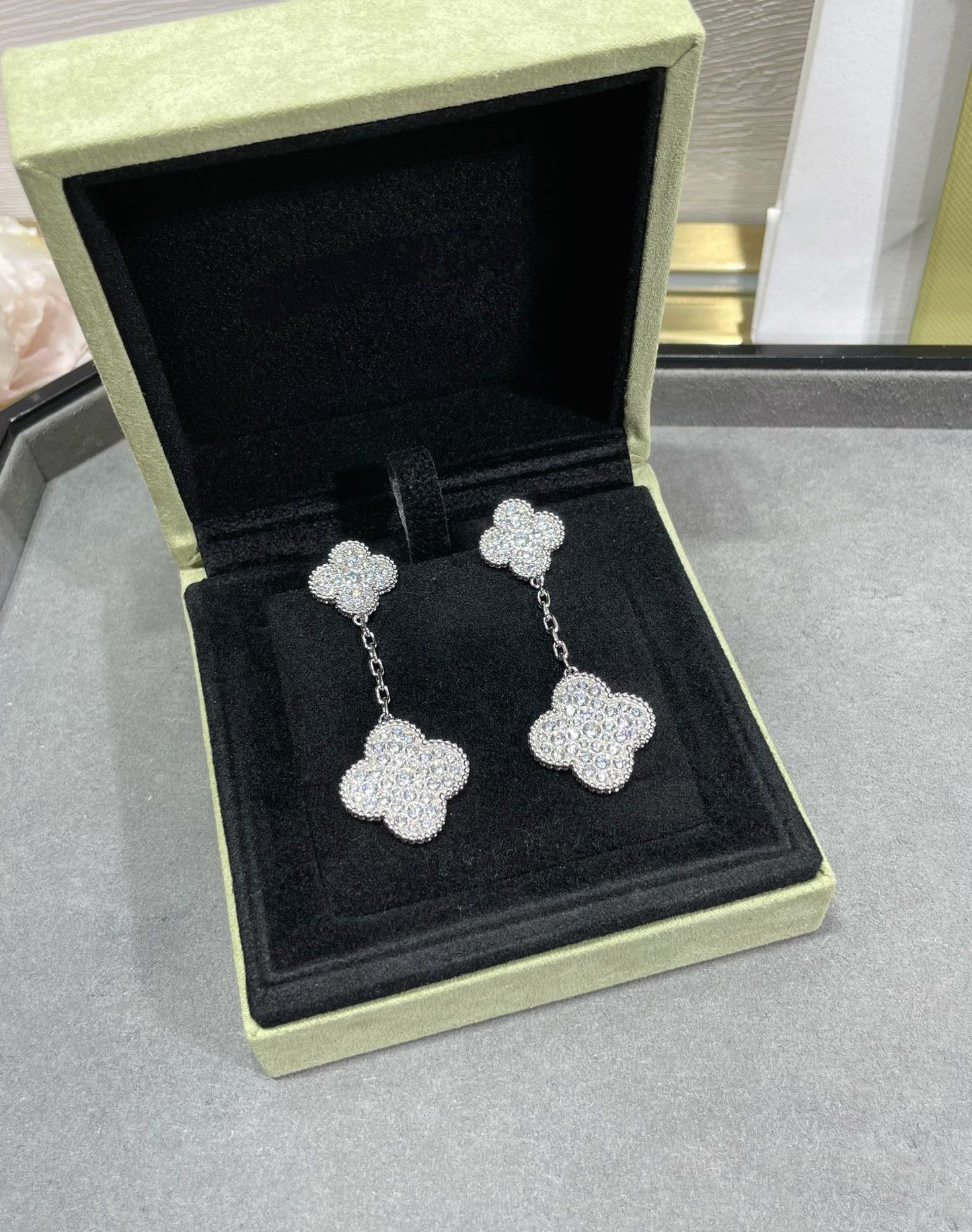 [CharmAmor]CLOVER 2 MOTIFS DIAMOND PAVED SILVER EARRINGS