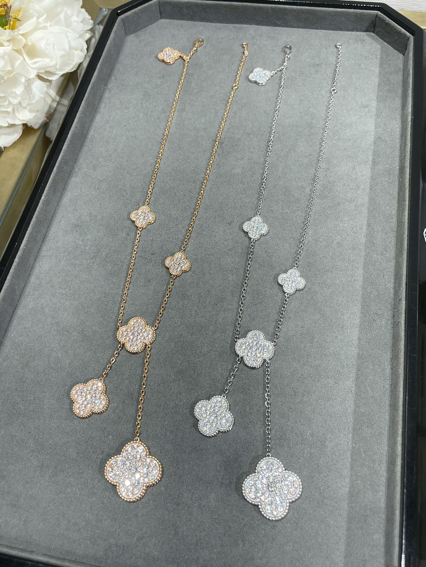 [CharmAmor]CLOVER 6 MOTIF DIAMOND PAVED NECKLACE