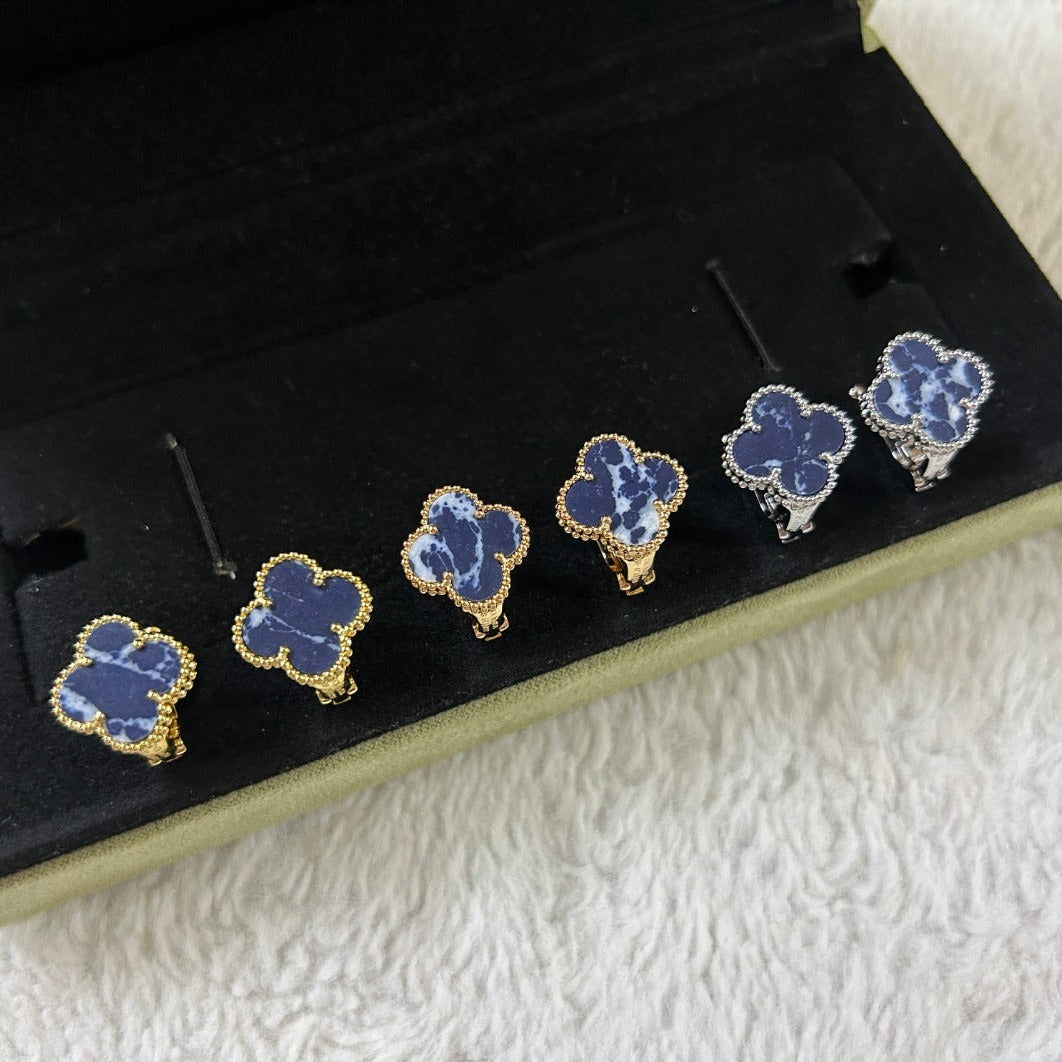 [CharmAmor]CLOVER PIETERSITE MEDIUM STUD EARRINGS