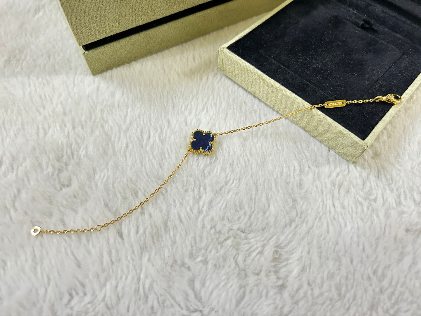 [CharmAmor]CLOVER 1 MOTIF PIETERSITE BRACELET