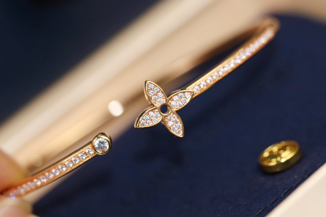 [CharmAmor]IDYLLE PINK GOLD OPEN BRACELET DIAMOND PAVED