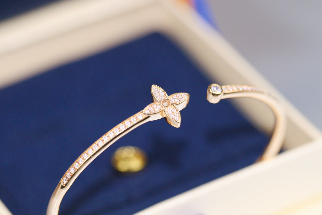 [CharmAmor]IDYLLE PINK GOLD OPEN BRACELET DIAMOND PAVED