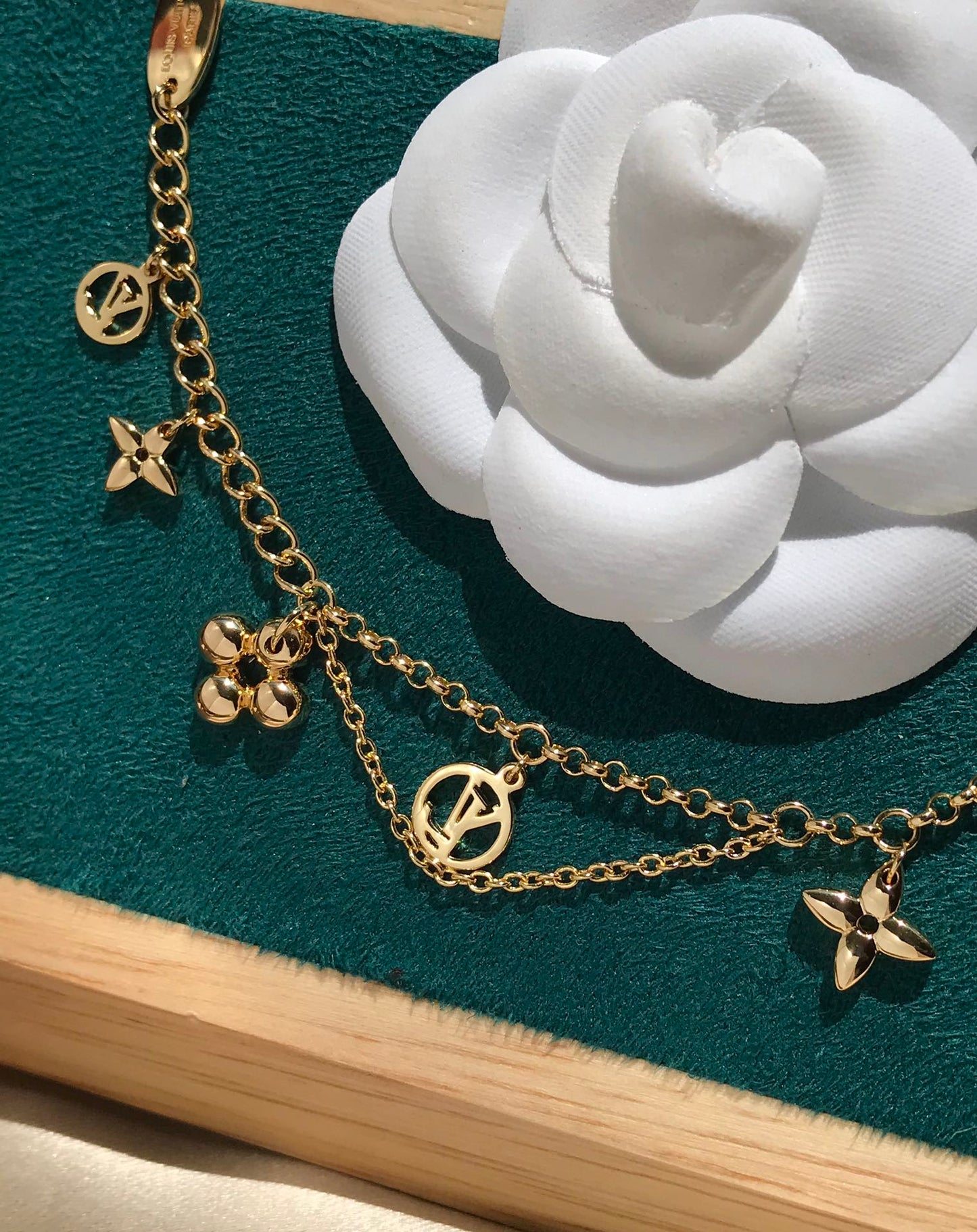 [CharmAmor]BLOOMING PINK GOLD MOP BRACELET