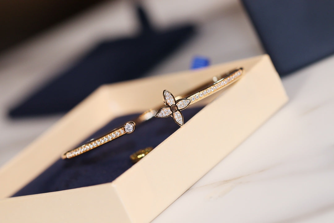 [CharmAmor]IDYLLE GOLD OPEN BRACELET DIAMOND PAVED