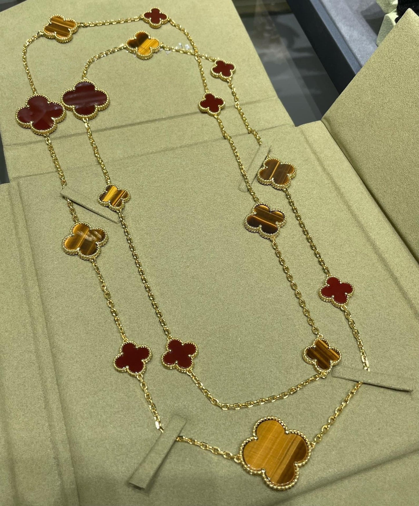 [CharmAmor]CLOVER 16 MOTIF CARNELIAN TIGER EYE ROSE GOLD NECKLACE