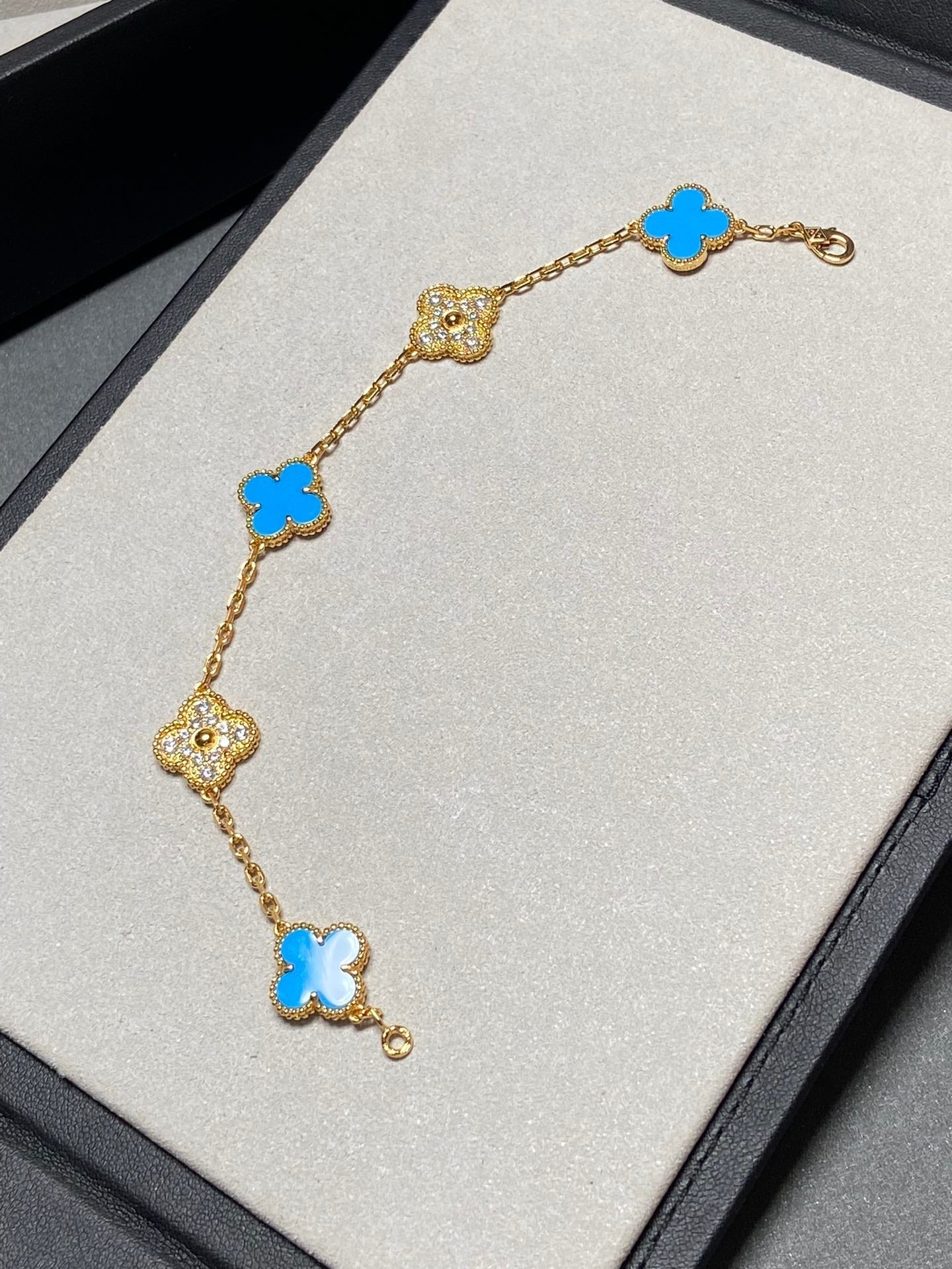 [CharmAmor]CLOVER 5 MOTIF BLUE CHALCEDONY DIAMOND GOLD BRACELET