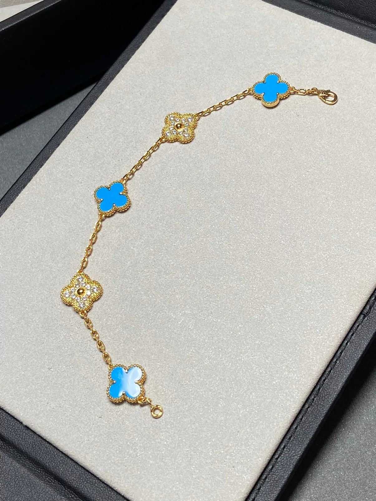 [CharmAmor] CLOVER 5 MOTIF BLUE AGATE BRACELET COLLECTION