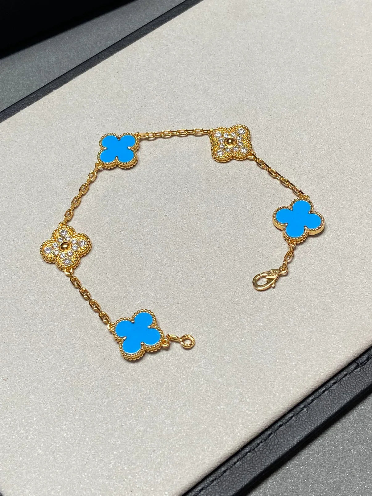 [CharmAmor] CLOVER 5 MOTIF BLUE AGATE BRACELET COLLECTION