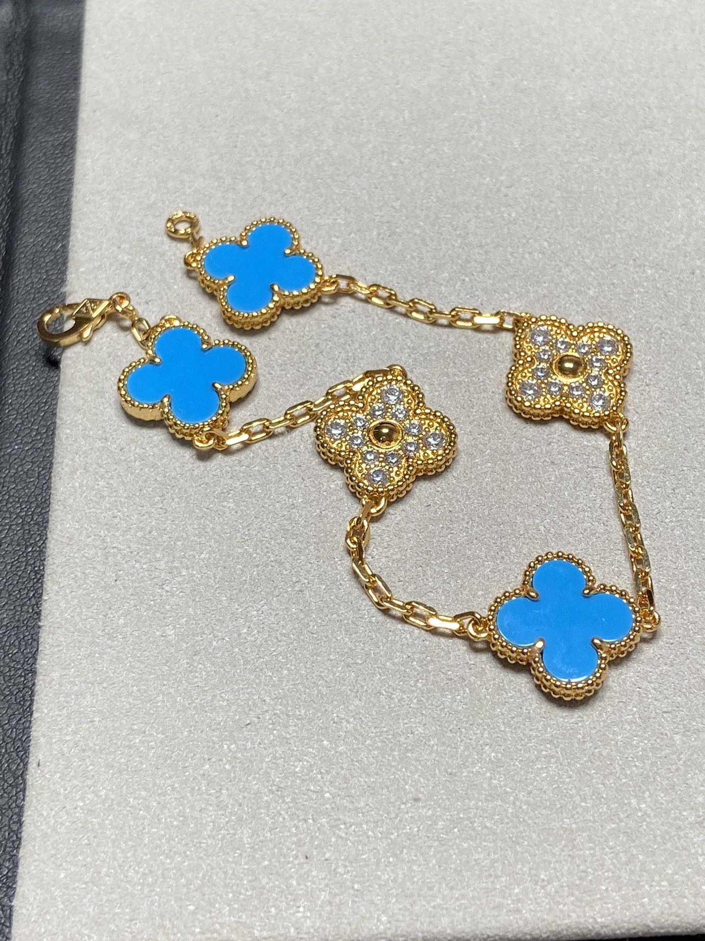 [CharmAmor]CLOVER 5 MOTIF BLUE CHALCEDONY DIAMOND GOLD BRACELET