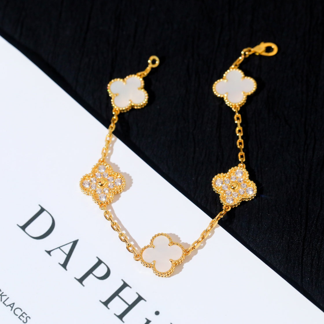 [CharmAmor]CLOVER BRACELET 5 MOTIF WHITE MOP DIAMOND