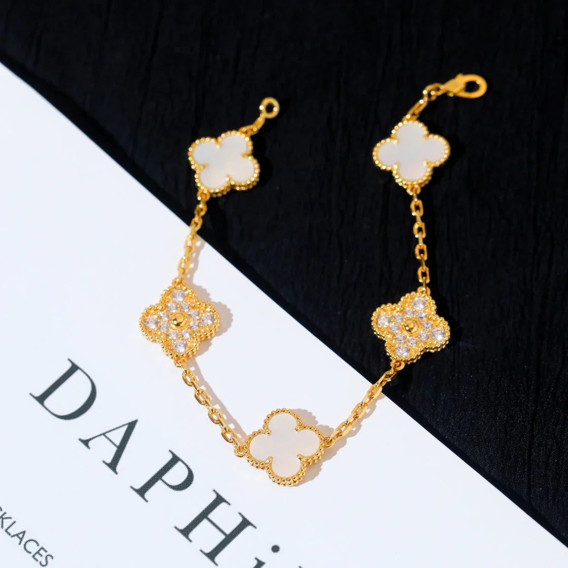 [CharmAmor] CLOVER WHITE PEARL MOP 5 MOTIF BRACELET COLLECTION