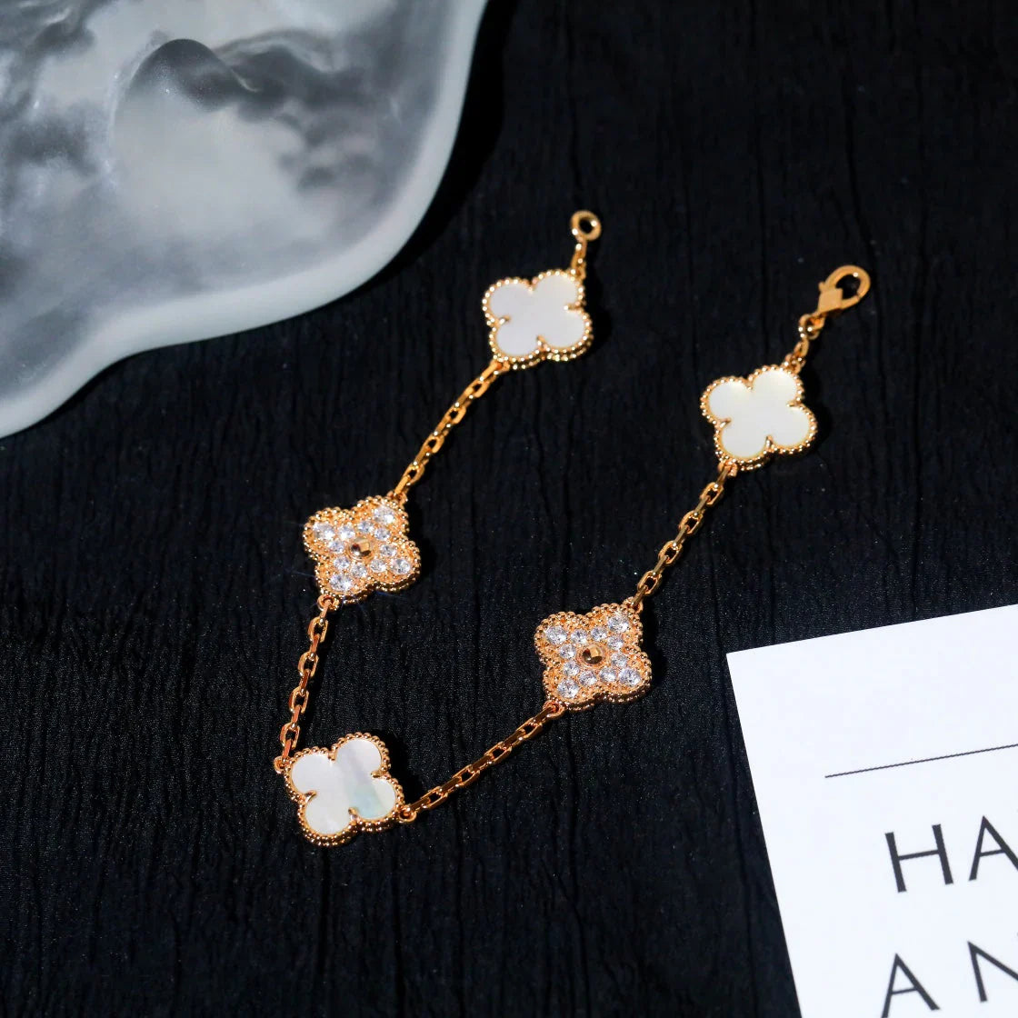 [CharmAmor] CLOVER WHITE PEARL MOP 5 MOTIF BRACELET COLLECTION