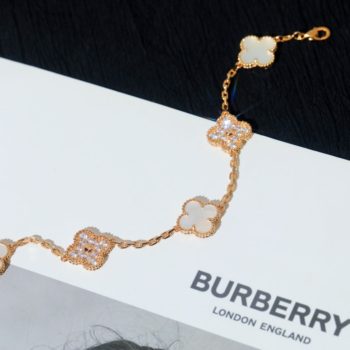 [CharmAmor]CLOVER BRACELET 5 MOTIF WHITE MOP DIAMOND