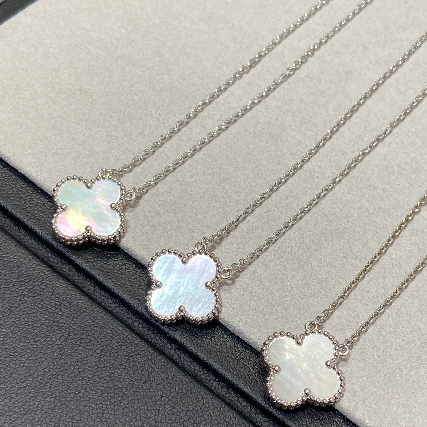 [CharmAmor]CLOVER MEDIUM SILVER WHITE MOP NECKLACE