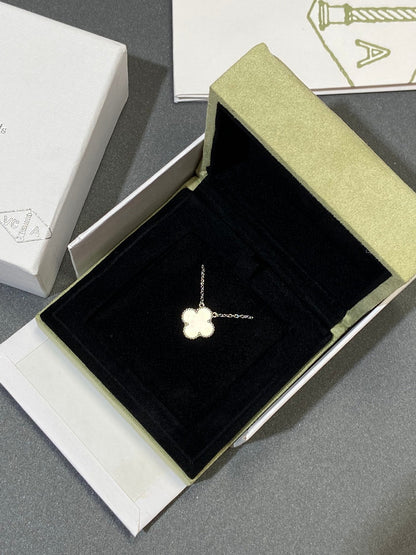 [CharmAmor]CLOVER MEDIUM SILVER WHITE MOP NECKLACE