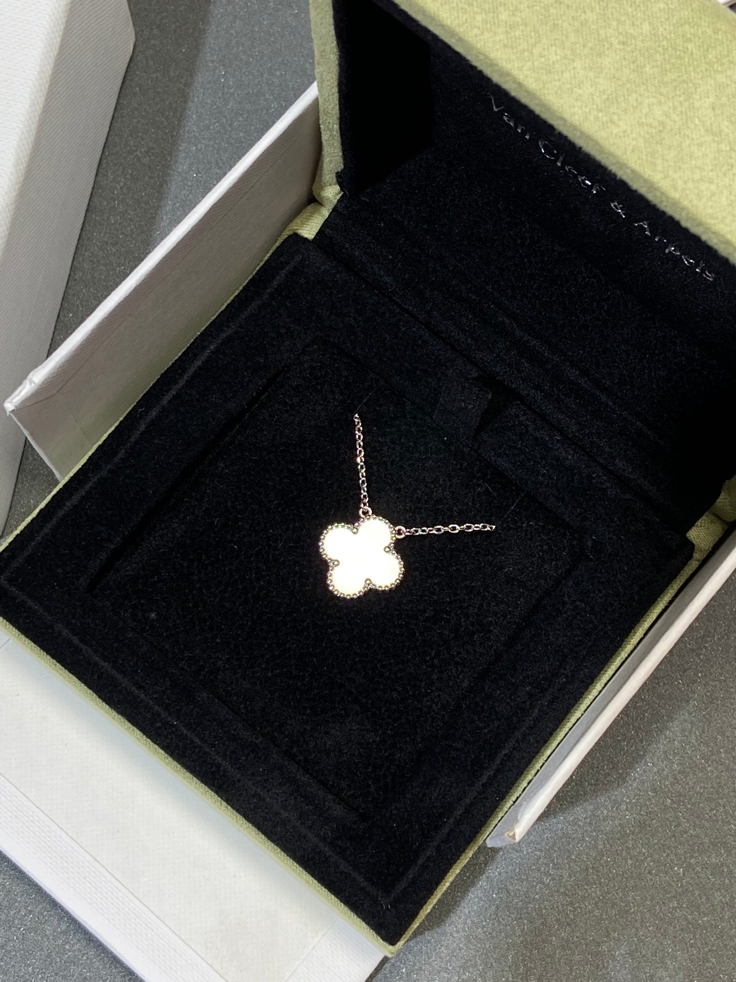 [CharmAmor]CLOVER MEDIUM SILVER WHITE MOP NECKLACE
