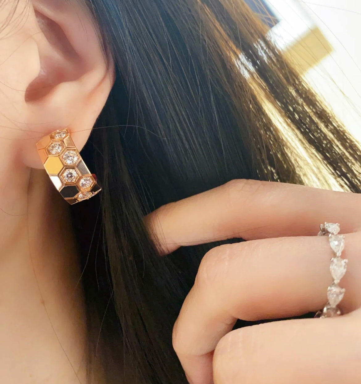 [CharmAmor]BEE LOVE DIAMOND HOOP EARRINGS