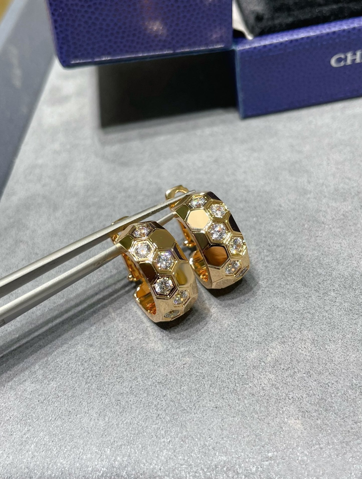 [CharmAmor]BEE LOVE DIAMOND HOOP EARRINGS