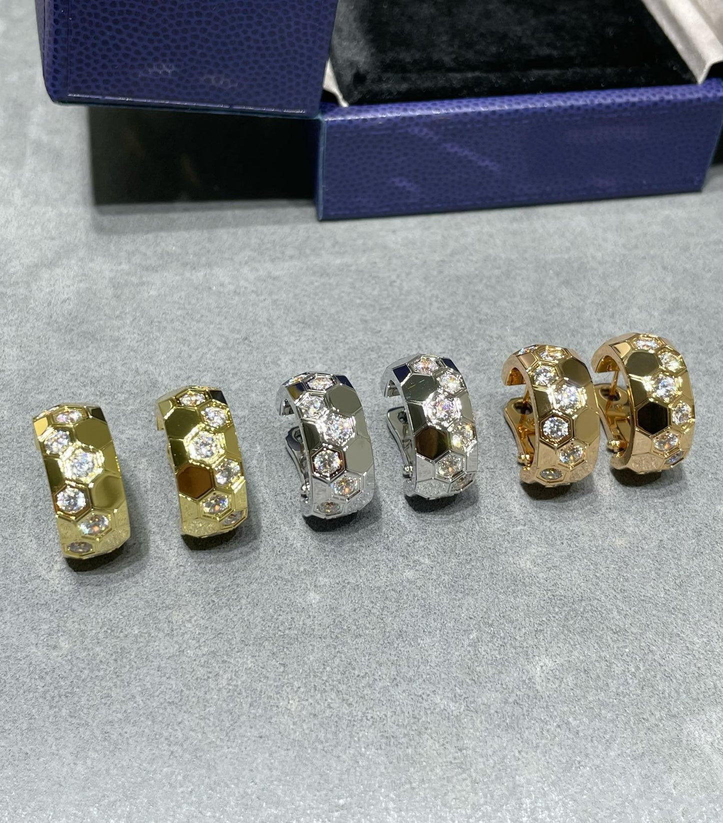 [CharmAmor]BEE LOVE DIAMOND HOOP EARRINGS