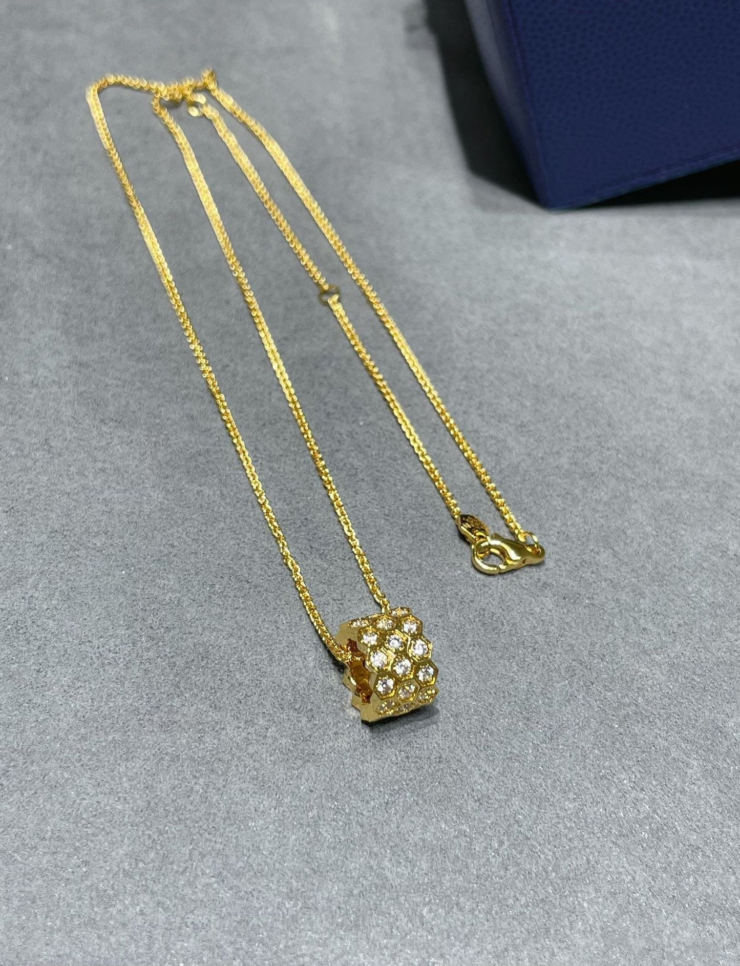 [CharmAmor]BEE LOVE DIAMOND PAVED 3 ROW NECKLACE
