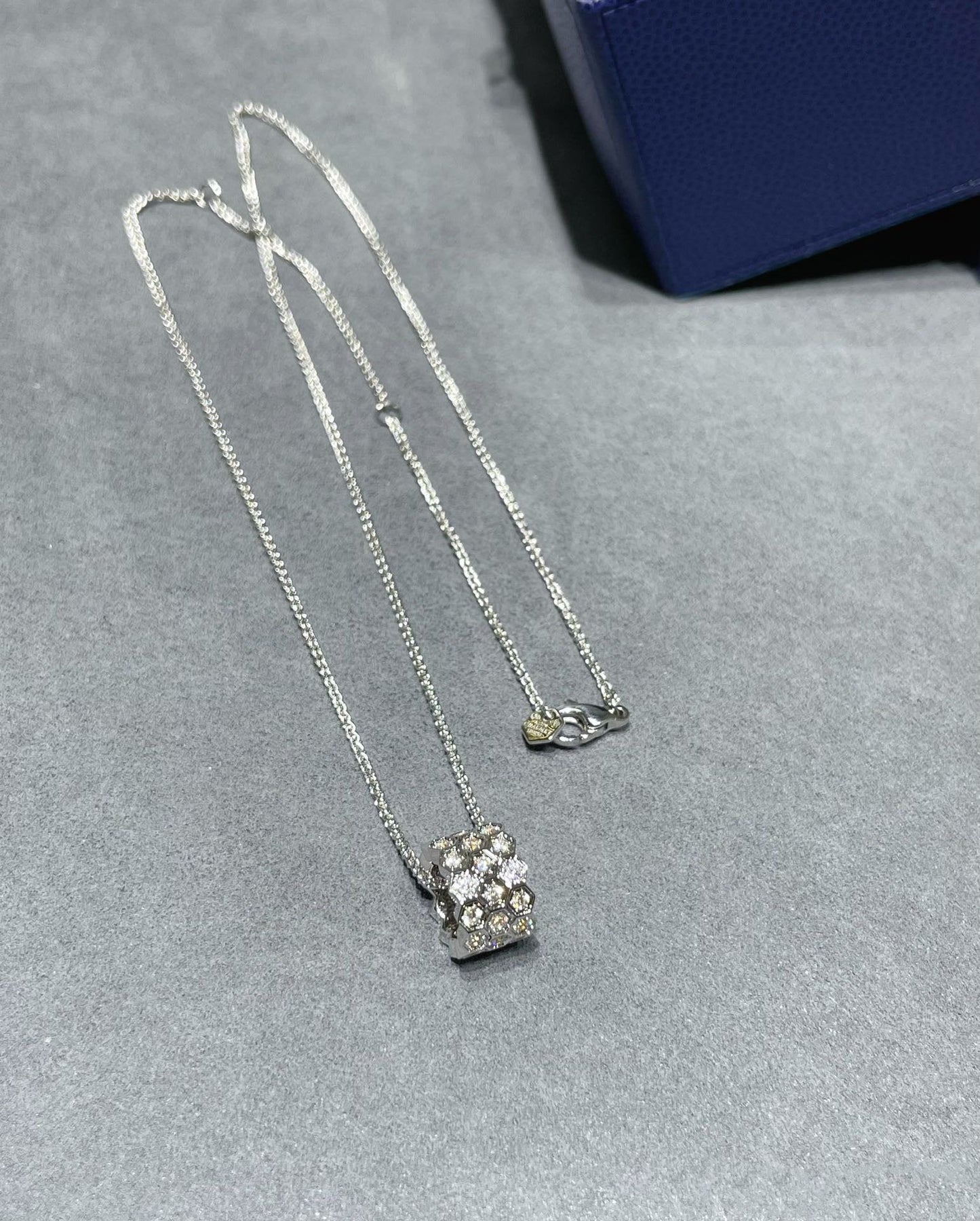 [CharmAmor]BEE LOVE DIAMOND PAVED 3 ROW NECKLACE