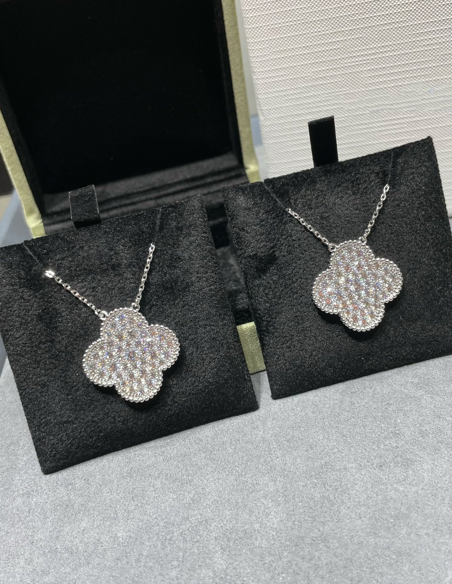 [CharmAmor]CLOVER 25MM LARGE PENDANT DIAMOND PAVED SILVER NECKLACE