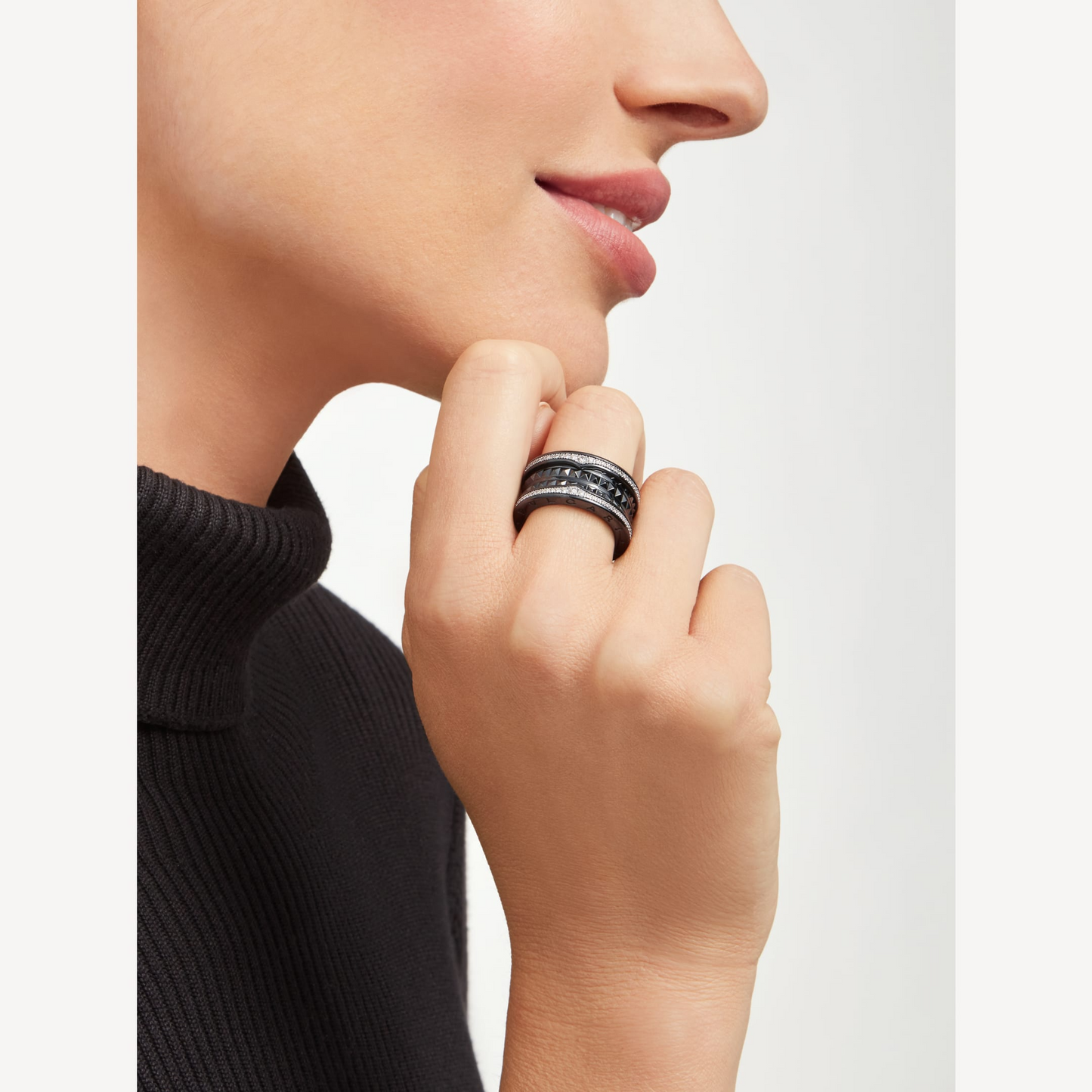 [CharmAmor]ZERO 1 ROCK FOUR-BAND BLACK CERAMIC WITH STUDDED SPIRAL AND PAVED DIAMONDS RING