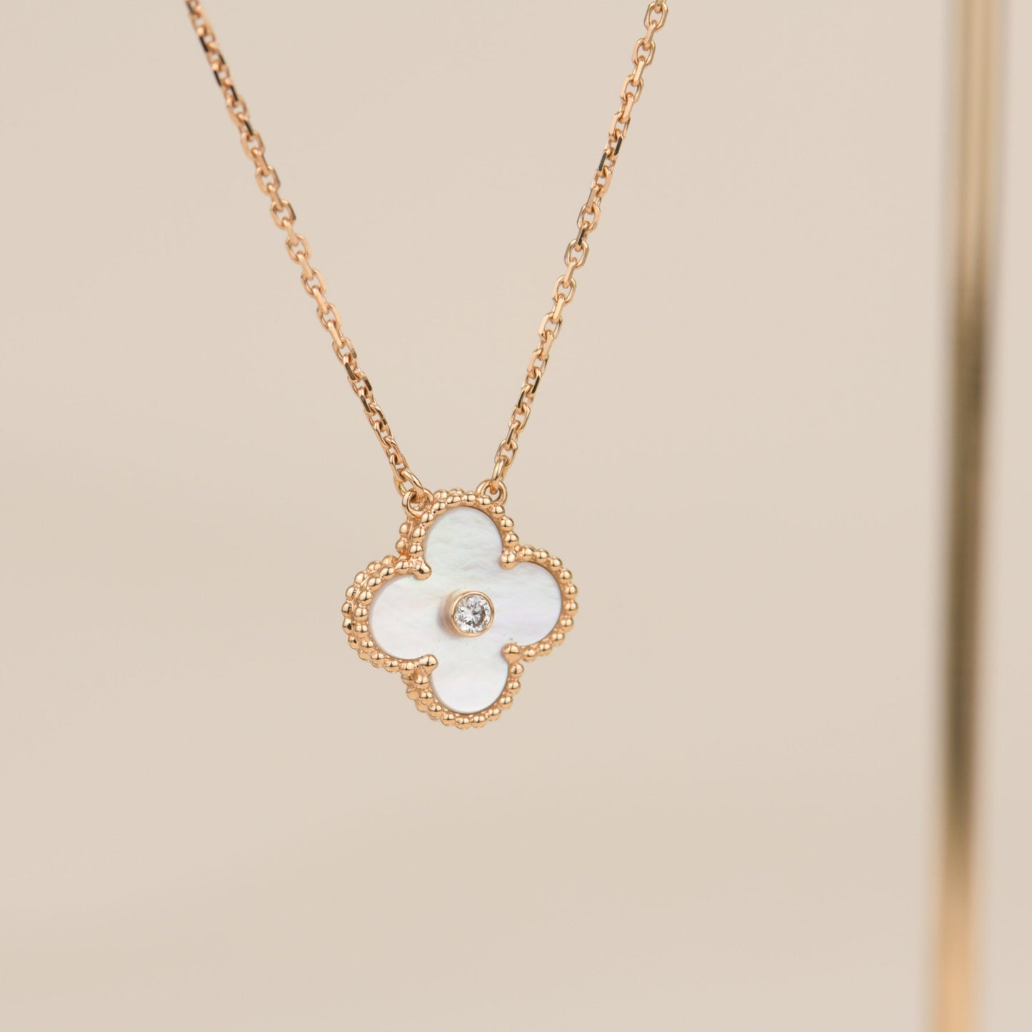 [CharmAmor]CLOVER 15MM DIAMOND WHITE FRITILLARIA NECKLACE