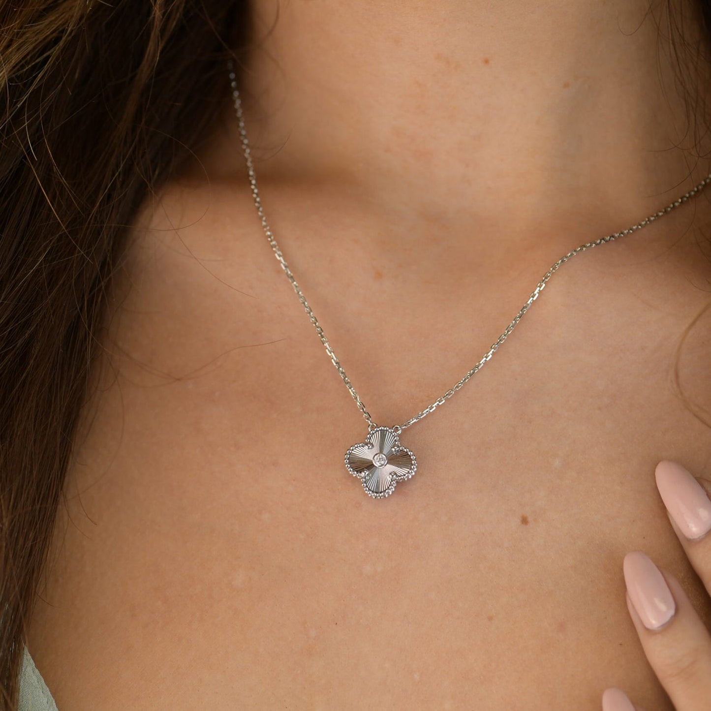 [CharmAmor]CLOVER  15MM DIAMOND LASER NECKLACE SILVER