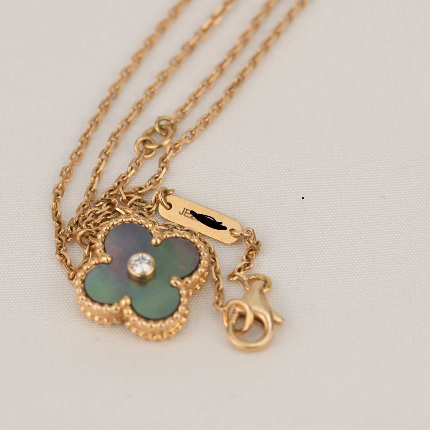 [CharmAmor]CLOVER 15MM DIAMOND AND MOTHER-OF-GREY NECKLACE
