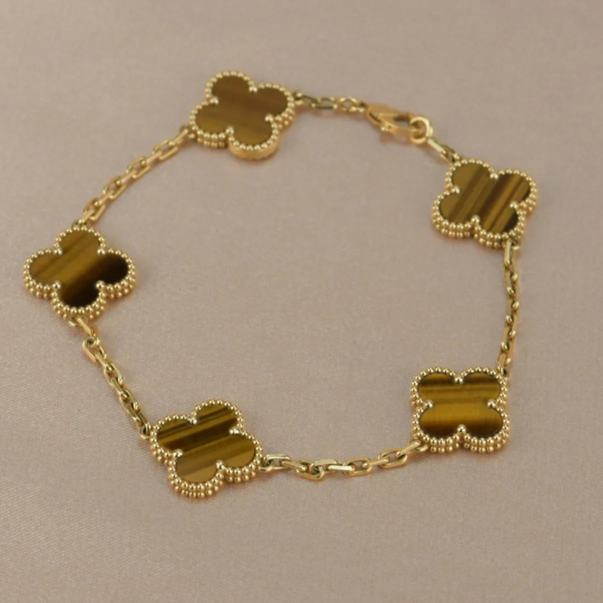 [CharmAmor] CLOVER 5 MOTIFS TIGER EYE BRACELET COLLECTION