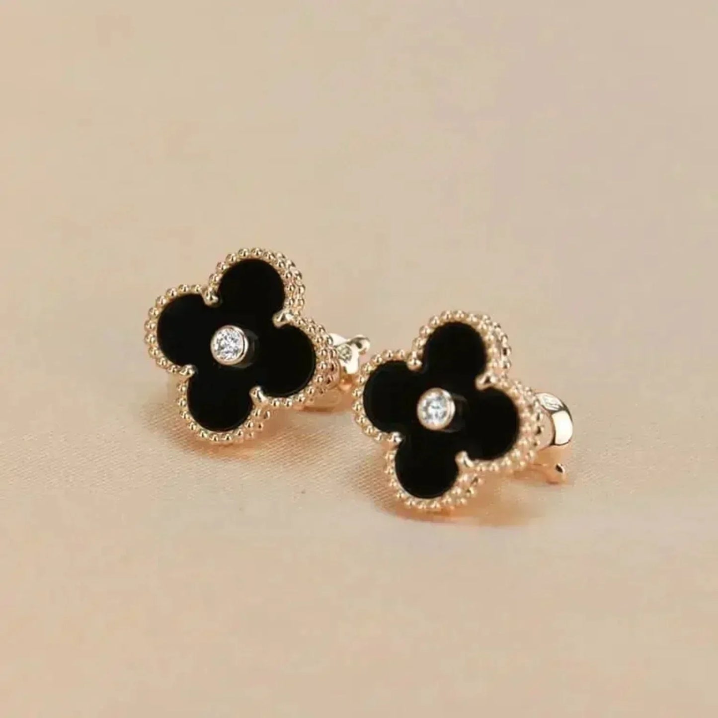 [CharmAmor]CLOVER MEDIUM 1 MOTIFS ONYX DIAMOND EARRINGS