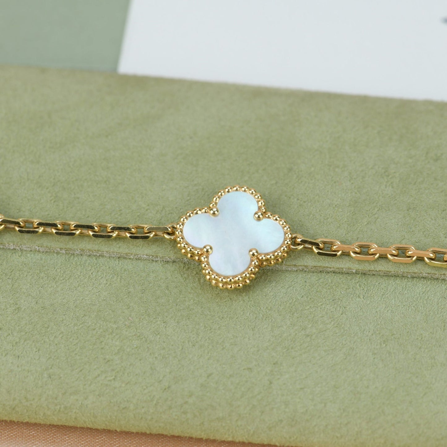 [CharmAmor]CLOVER  5 MOTIF WHITE MOP BRACELET
