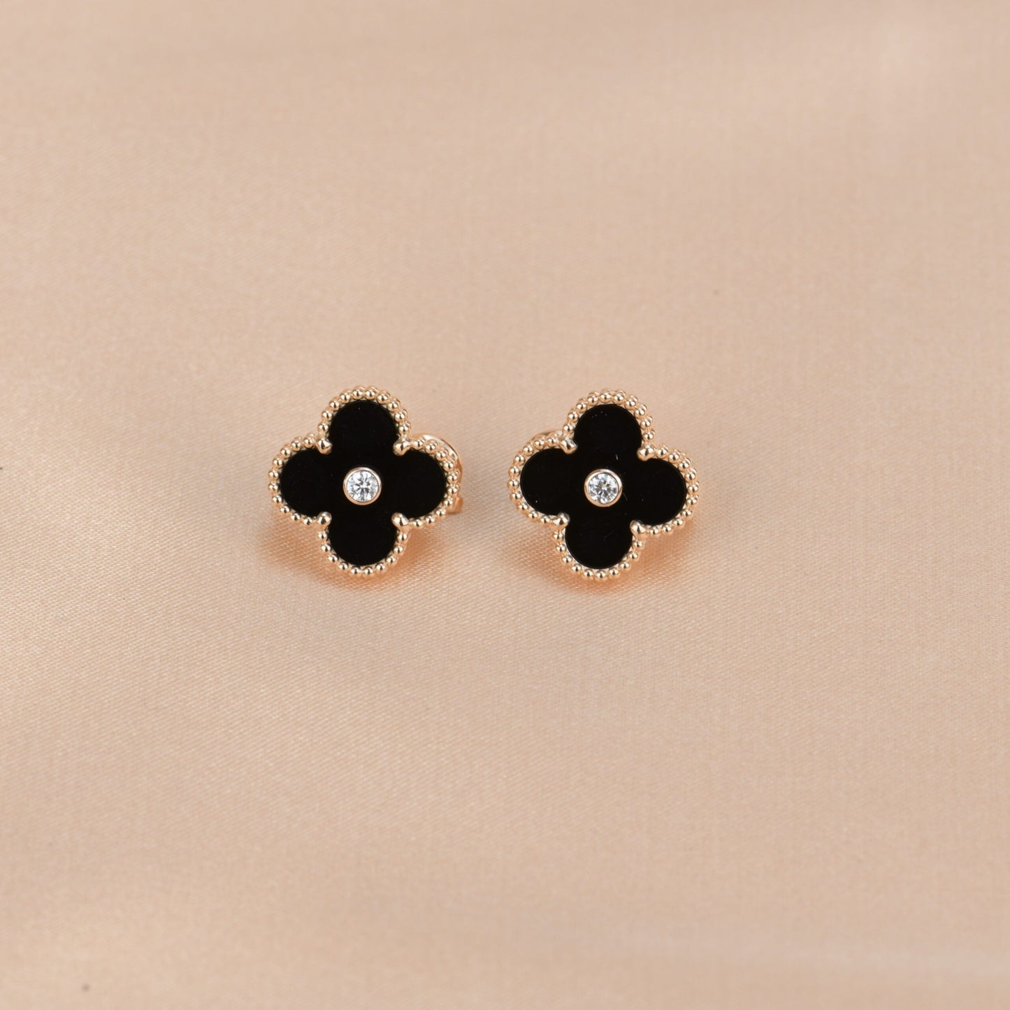 [CharmAmor]CLOVER MEDIUM 1 MOTIFS ONYX DIAMOND EARRINGS