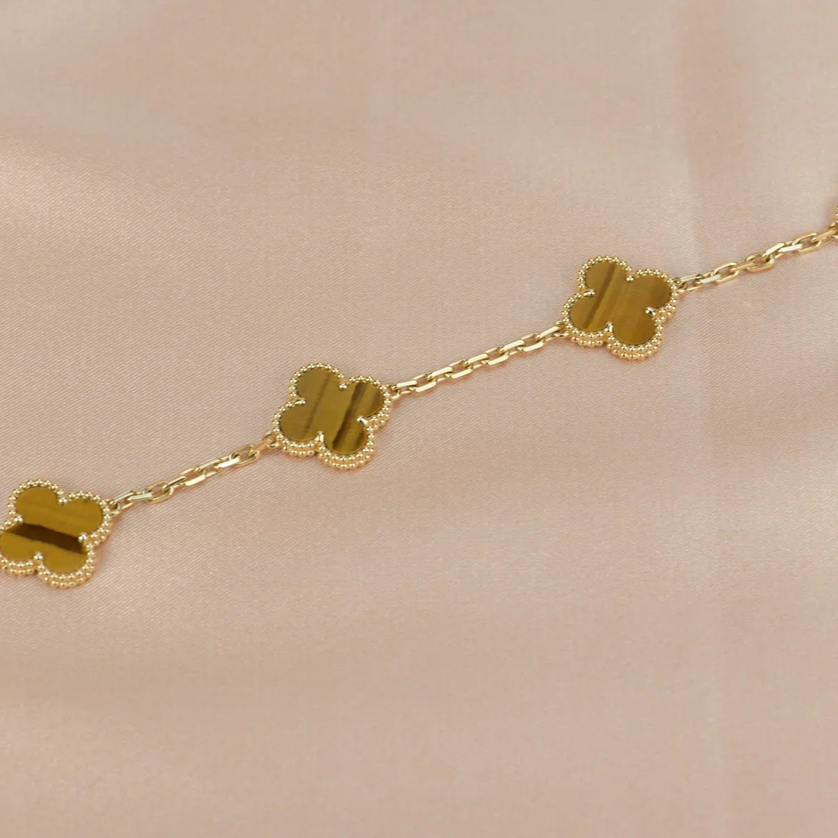 [CharmAmor] CLOVER 5 MOTIFS TIGER EYE BRACELET COLLECTION