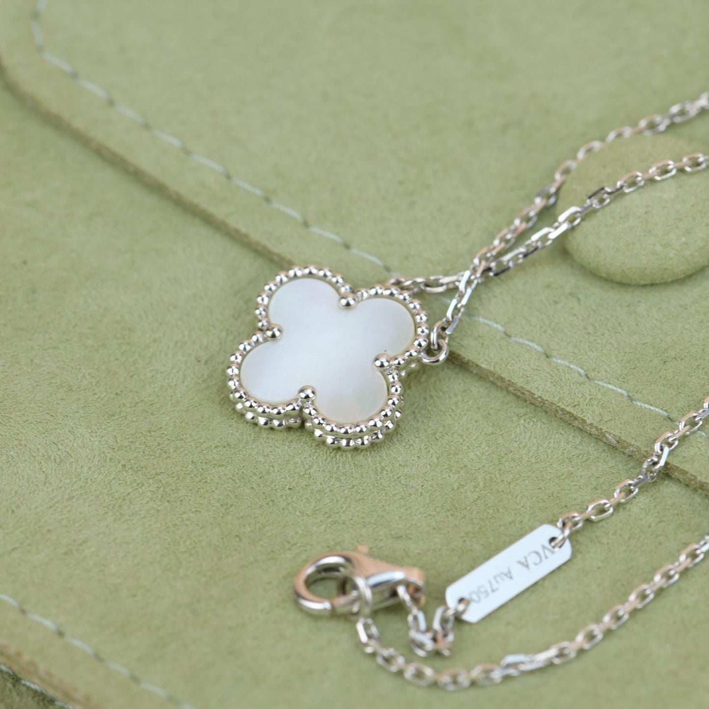 [CharmAmor]CLOVER  15MM WHITE MOTHER-OF-PEARL SILVER