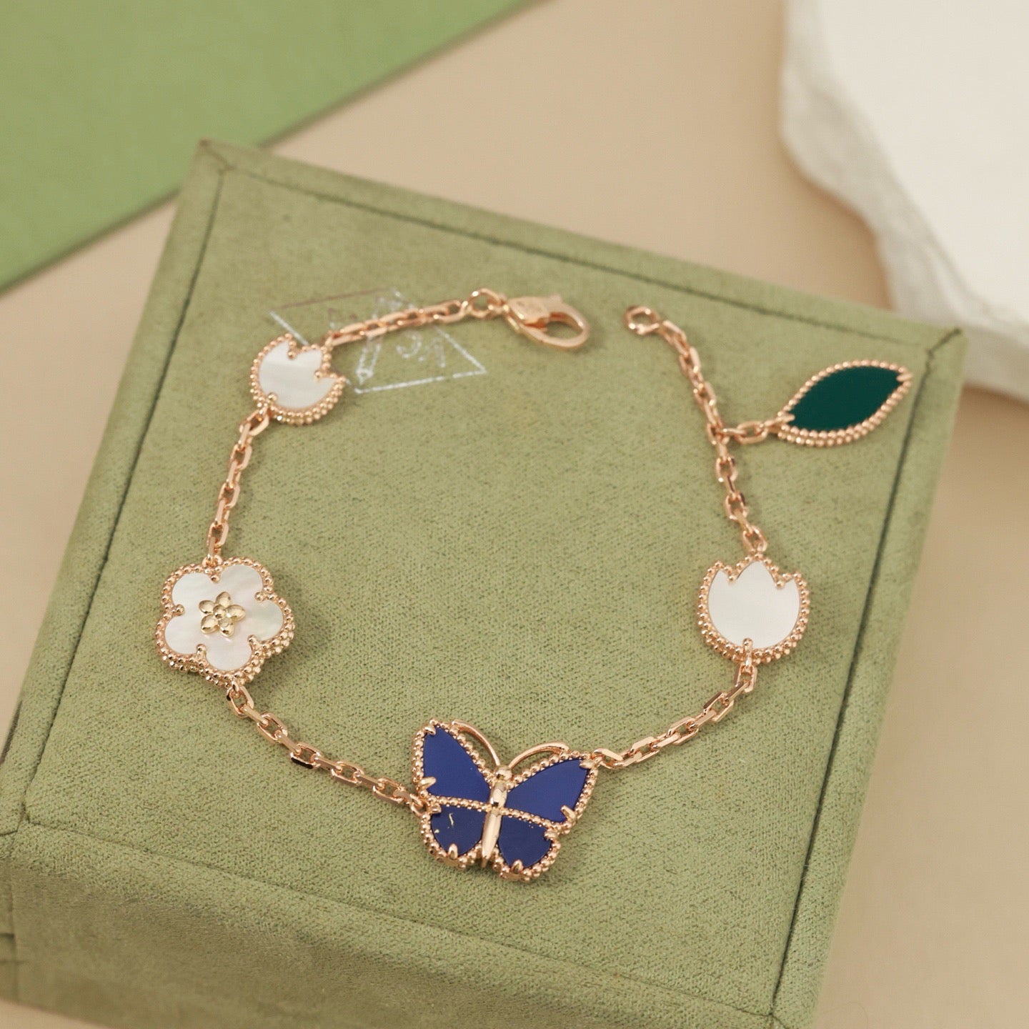 [CharmAmor]LUCKY SPRING BUTTERFLY 5 MOTIF BRACELET