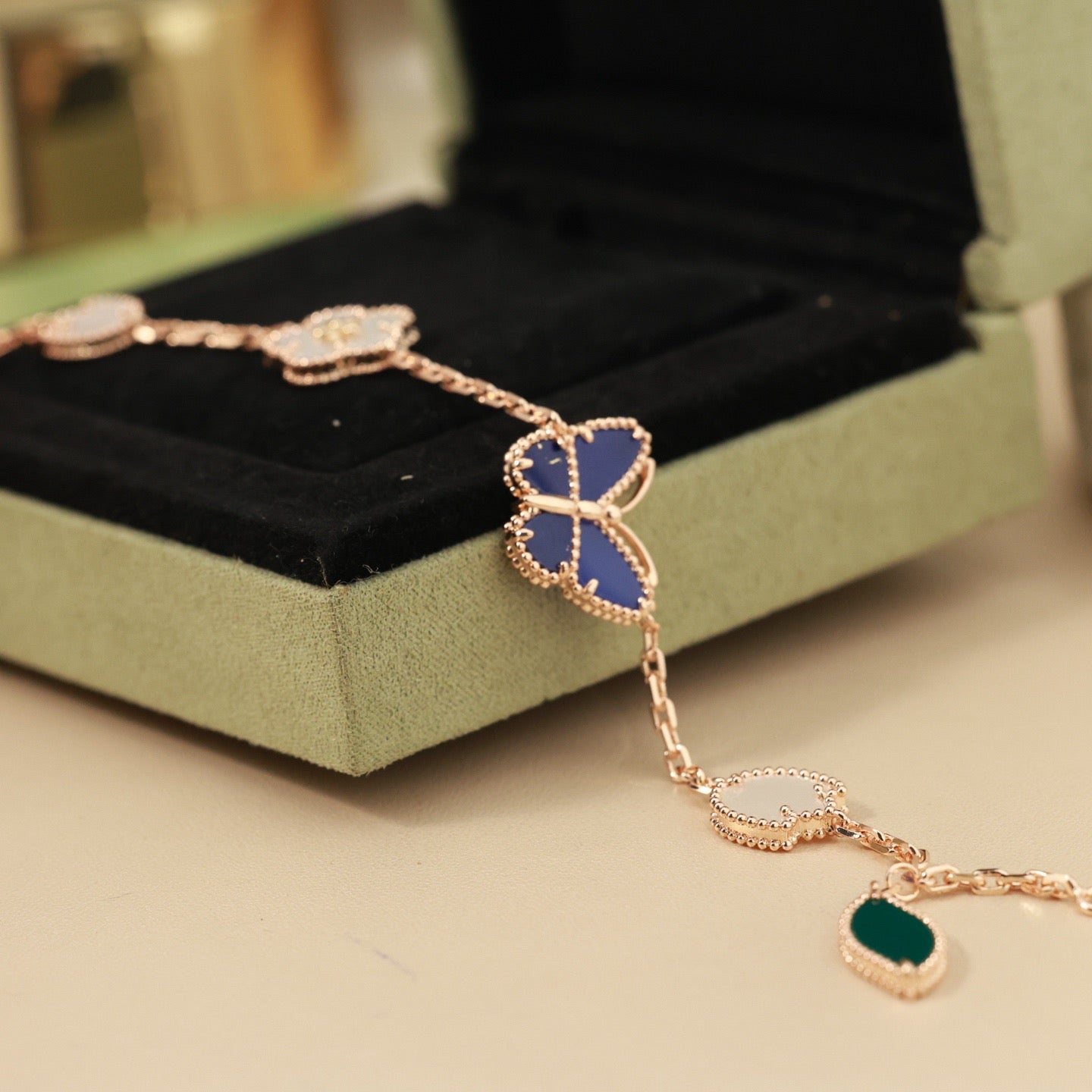 [CharmAmor]LUCKY SPRING BUTTERFLY 5 MOTIF BRACELET