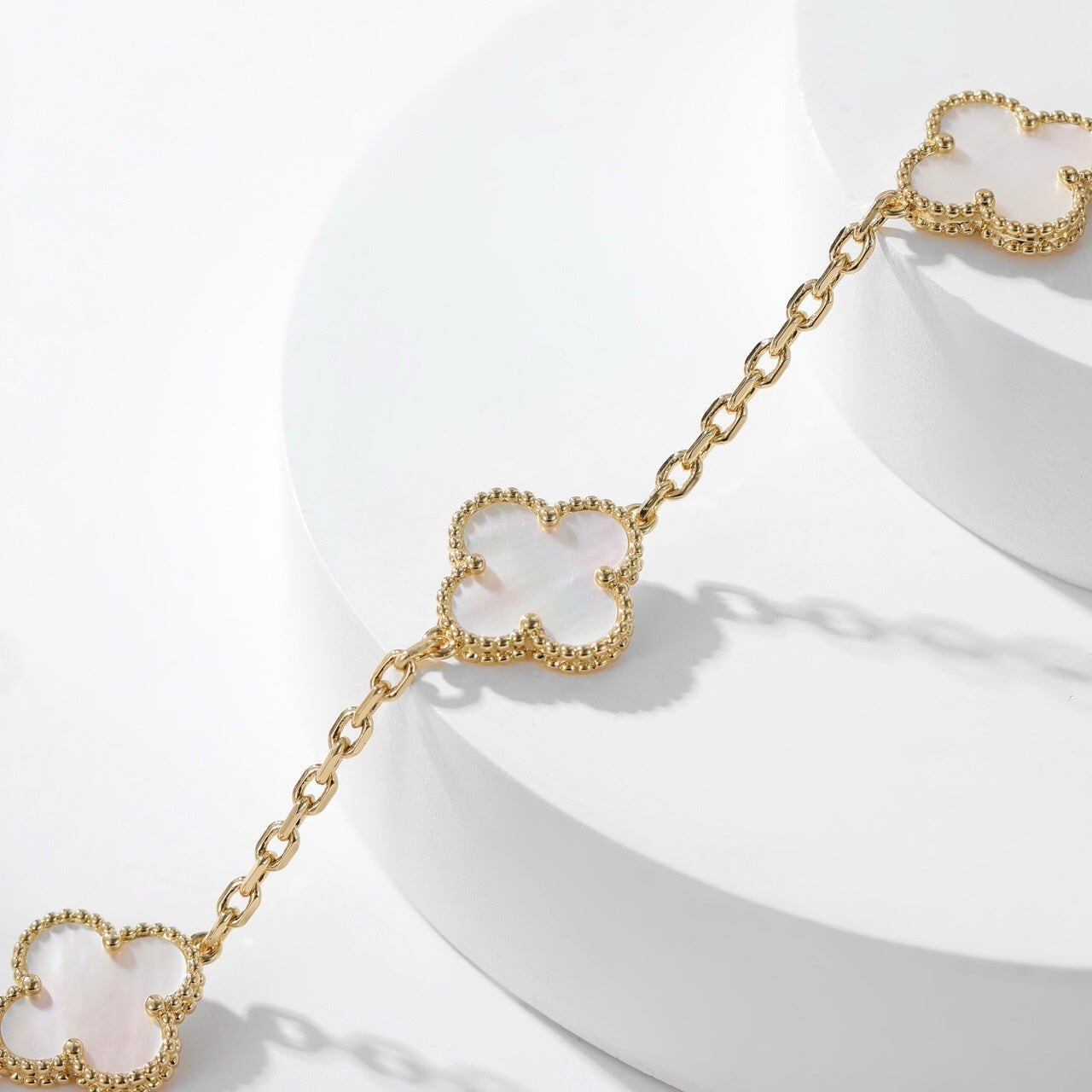 [CharmAmor]CLOVER 10 MOTIFS WHITE MOTHER OF PEARL NECKLACE