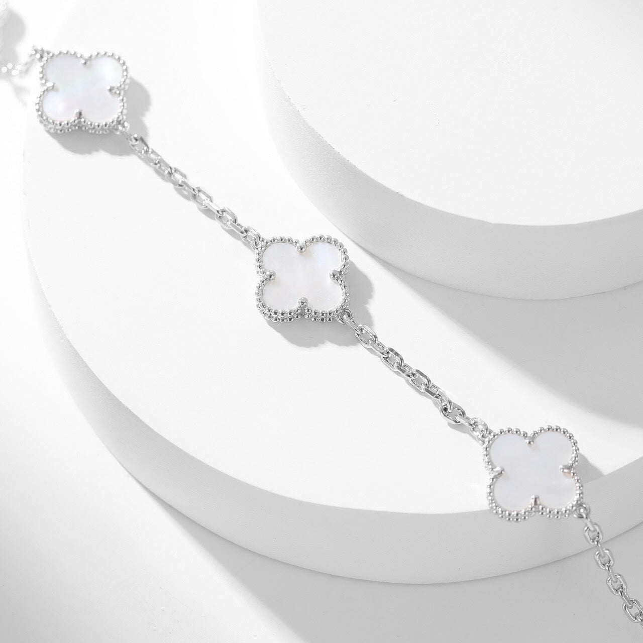 [CharmAmor]CLOVER 10 MOTIFS WHITE MOTHER OF PEARL NECKLACE