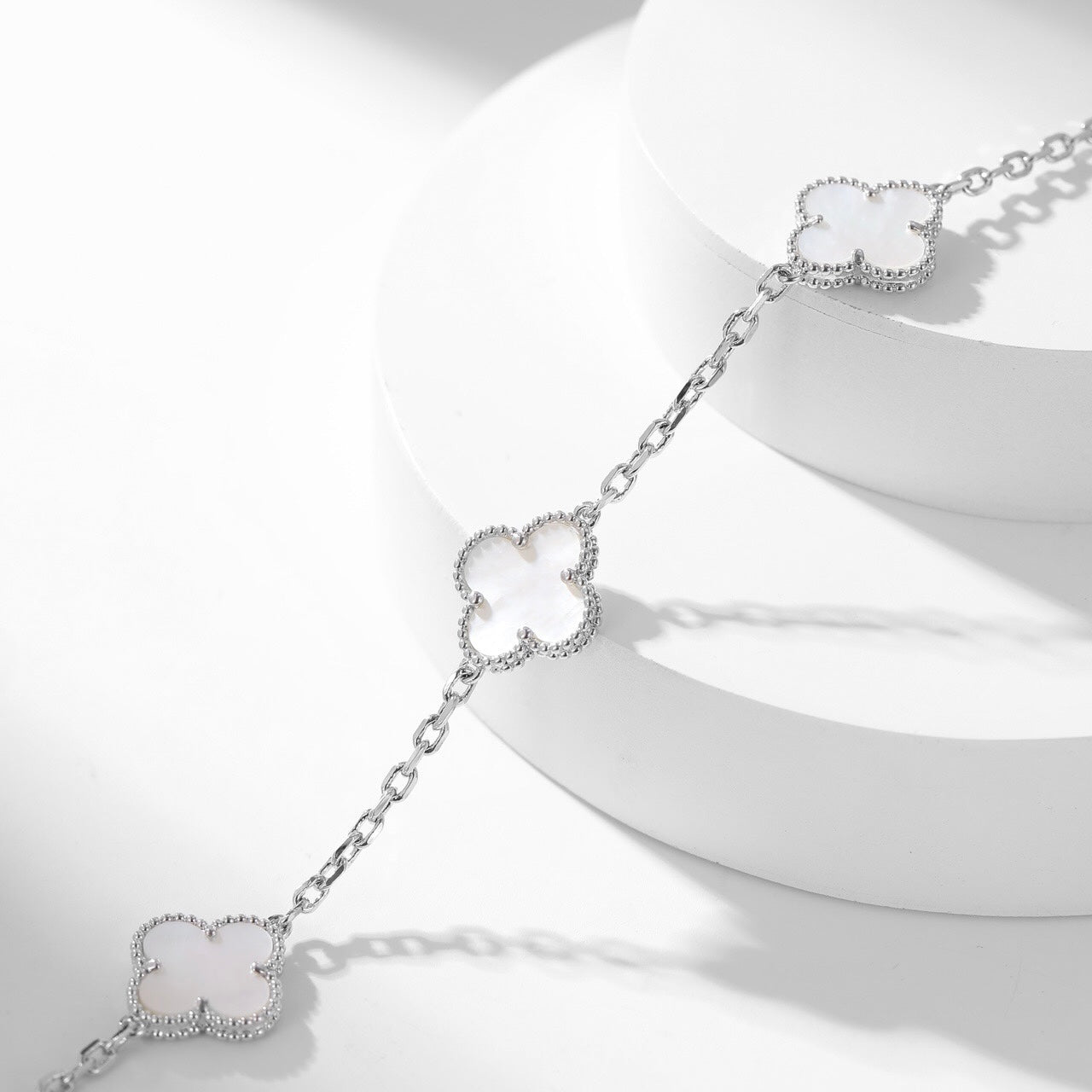 [CharmAmor]CLOVER 10 MOTIFS WHITE MOTHER OF PEARL NECKLACE