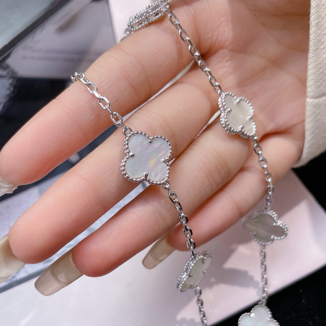 [CharmAmor]CLOVER 10 MOTIFS WHITE MOTHER OF PEARL NECKLACE