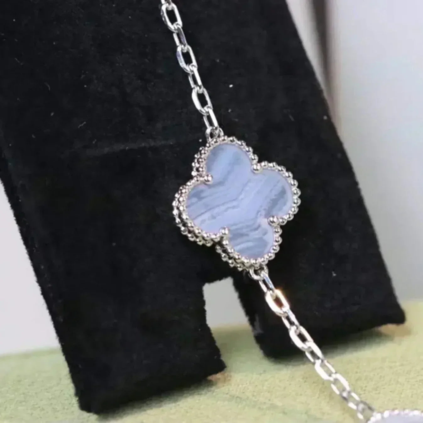 [CharmAmor] CLOVER 5 MOTIF PURPLE CHALCEDONY BRACELET COLLECTION