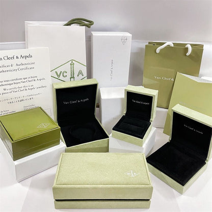 [CharmAmor]VA CLOVER BRACELET NECKLACE RING BOX GIFT BAG