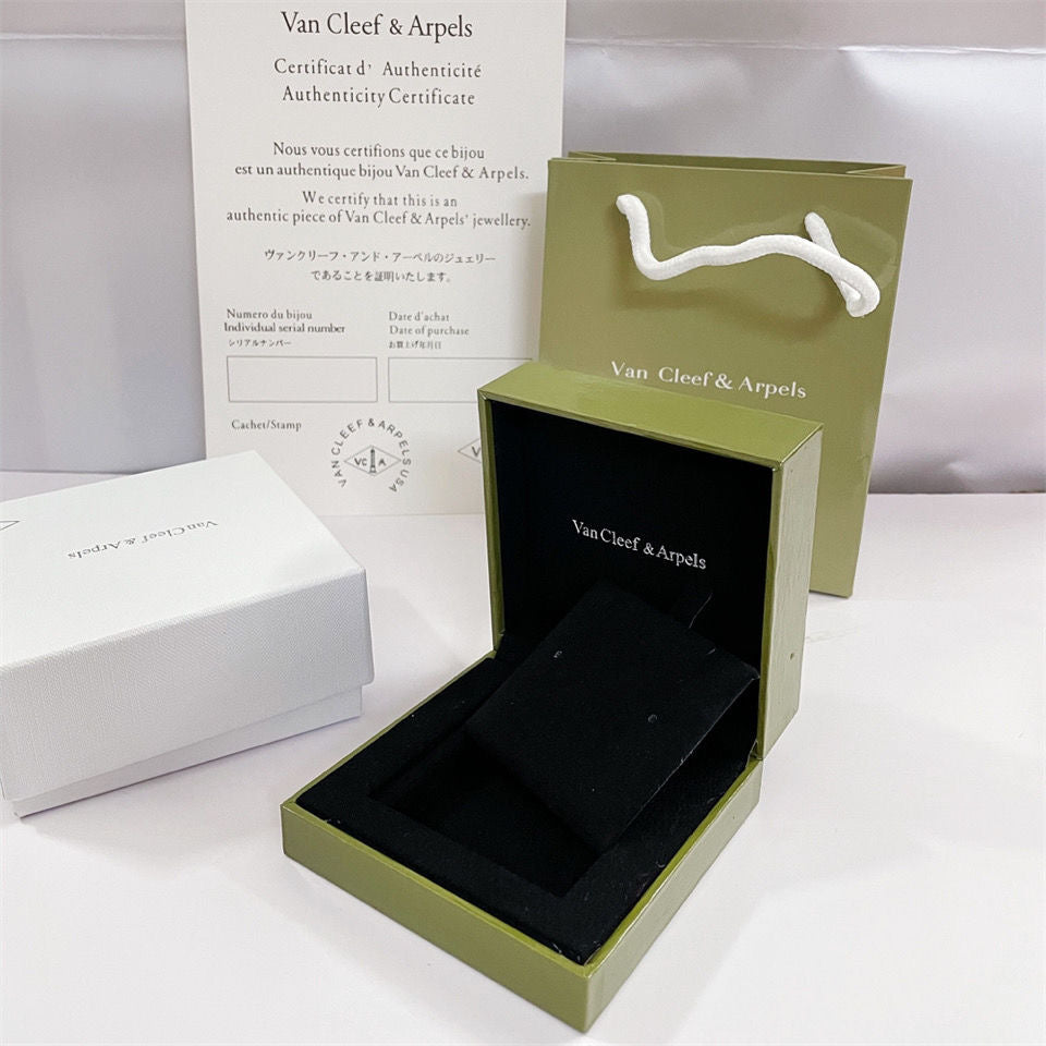 [CharmAmor]VA CLOVER BRACELET NECKLACE RING BOX GIFT BAG