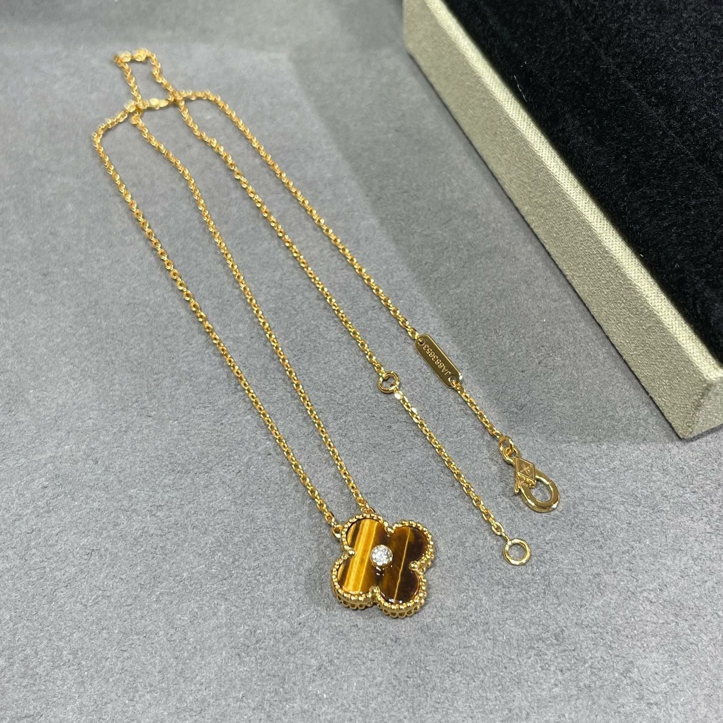 [CharmAmor]CLOVER 15MM DIAMOND AND YELLOW TIGER'S EYE AGATE necklace
