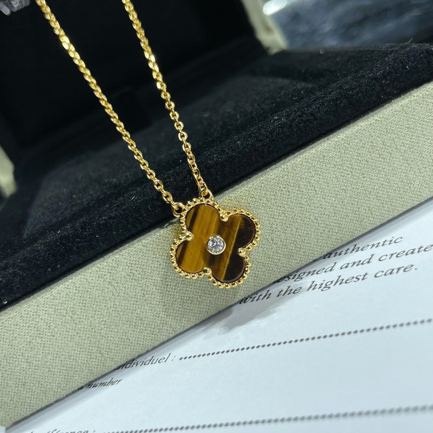 [CharmAmor]CLOVER 15MM DIAMOND AND YELLOW TIGER'S EYE AGATE necklace