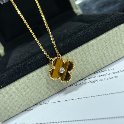 [CharmAmor]CLOVER 15MM DIAMOND AND YELLOW TIGER'S EYE AGATE necklace