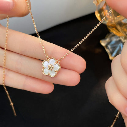 [CharmAmor]LUCKY  WHITE MOP  PLUM BLOSSOM NECKLACE