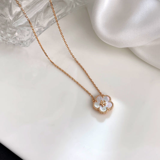 [CharmAmor]LUCKY  WHITE MOP  PLUM BLOSSOM NECKLACE